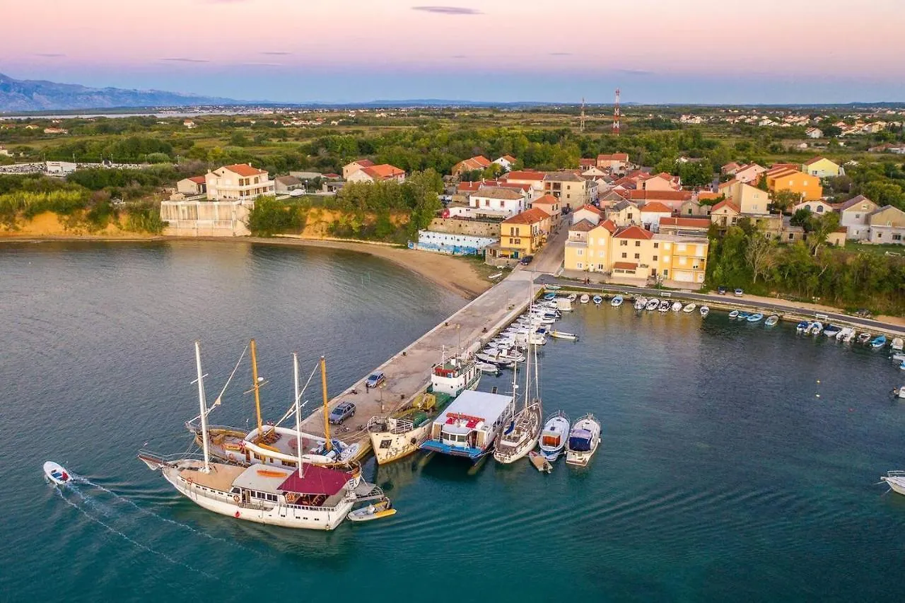 Apartments By The Sea Privlaka, Zadar - 666 Privlaka