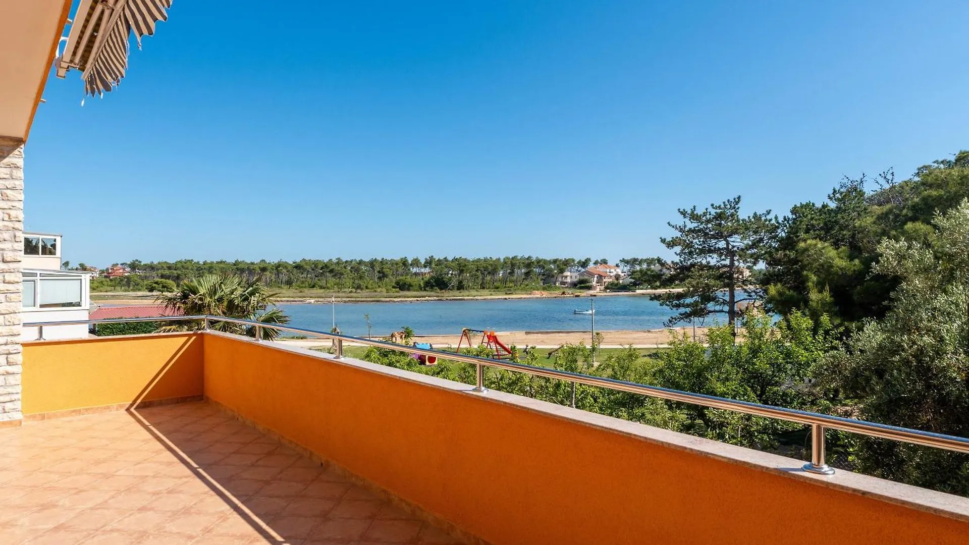 Apartments By The Sea Privlaka, Zadar - 666 Privlaka  Croacia