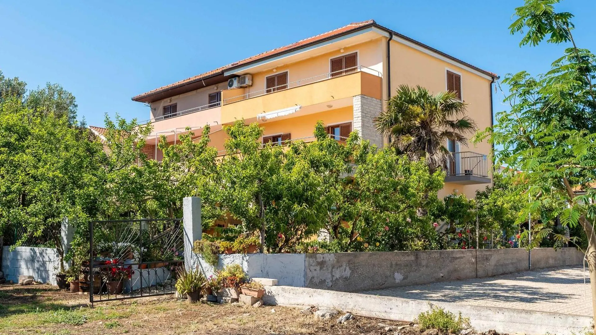 Apartments By The Sea Privlaka, Zadar - 666 Privlaka